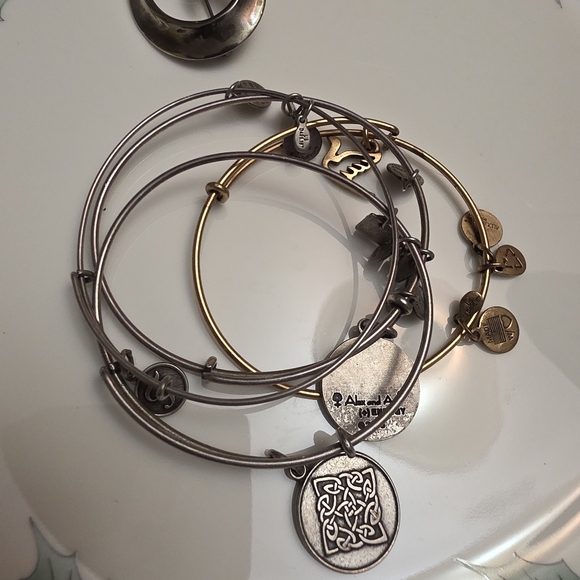 Vintage Multi Piece Gold And Silver Toned Jewelry Lot Bundle Estate - Picture 11 of 16